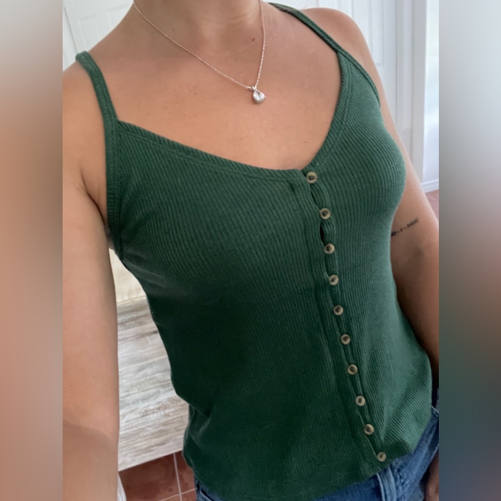 American Eagle Ribbed flowy evergreen camisole size small